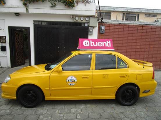 Publicidad de techo en taxi