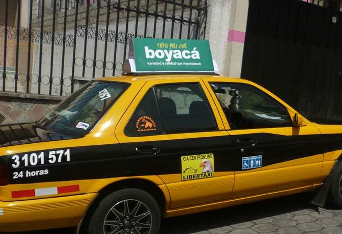 Publicidad de techo en taxi