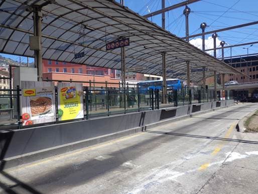 Publicidad en estaciones y/o paradas de buses y trenes
