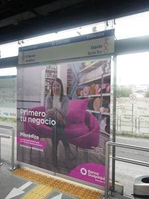 Publicidad en estaciones y/o paradas de buses y trenes