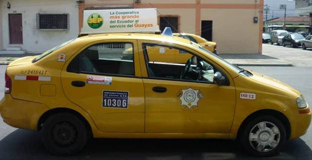 Publicidad de techo en taxi