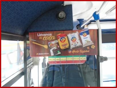 Anuncio publicitario de productos YA en interior de bus, campaña visual instalada por Fénix Publicidad Móvil