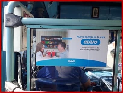 Publicidad de la marca EVVO en transporte público, promoción de electrodomésticos de alta calidad