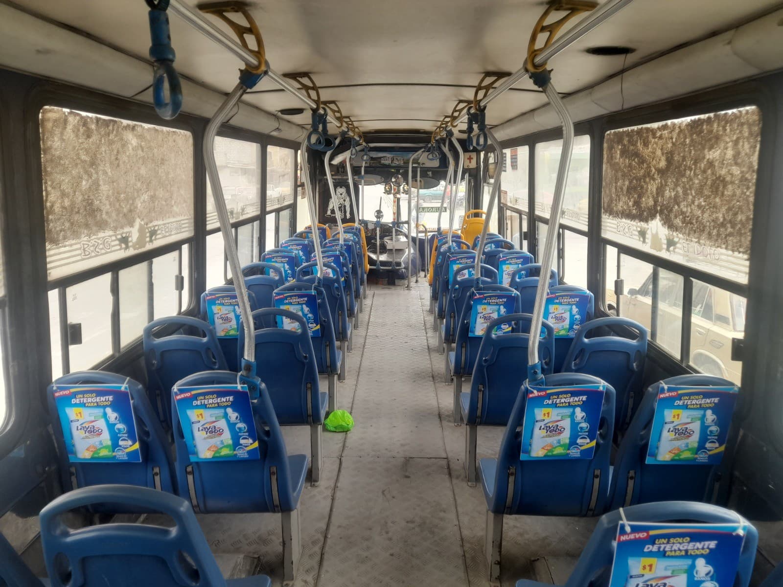 Publicidad de BOLIVARIANO en respaldares de autobuses'